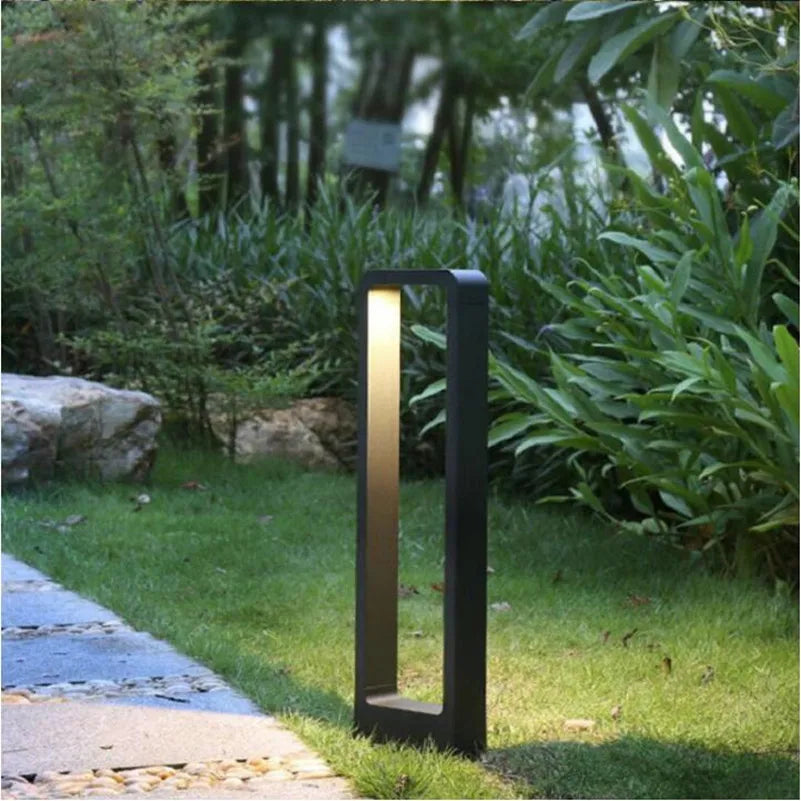 Garten Bodenleuchte LED eingebaut in Gartenpfad stimmungsvolle Wegebeleuchtung